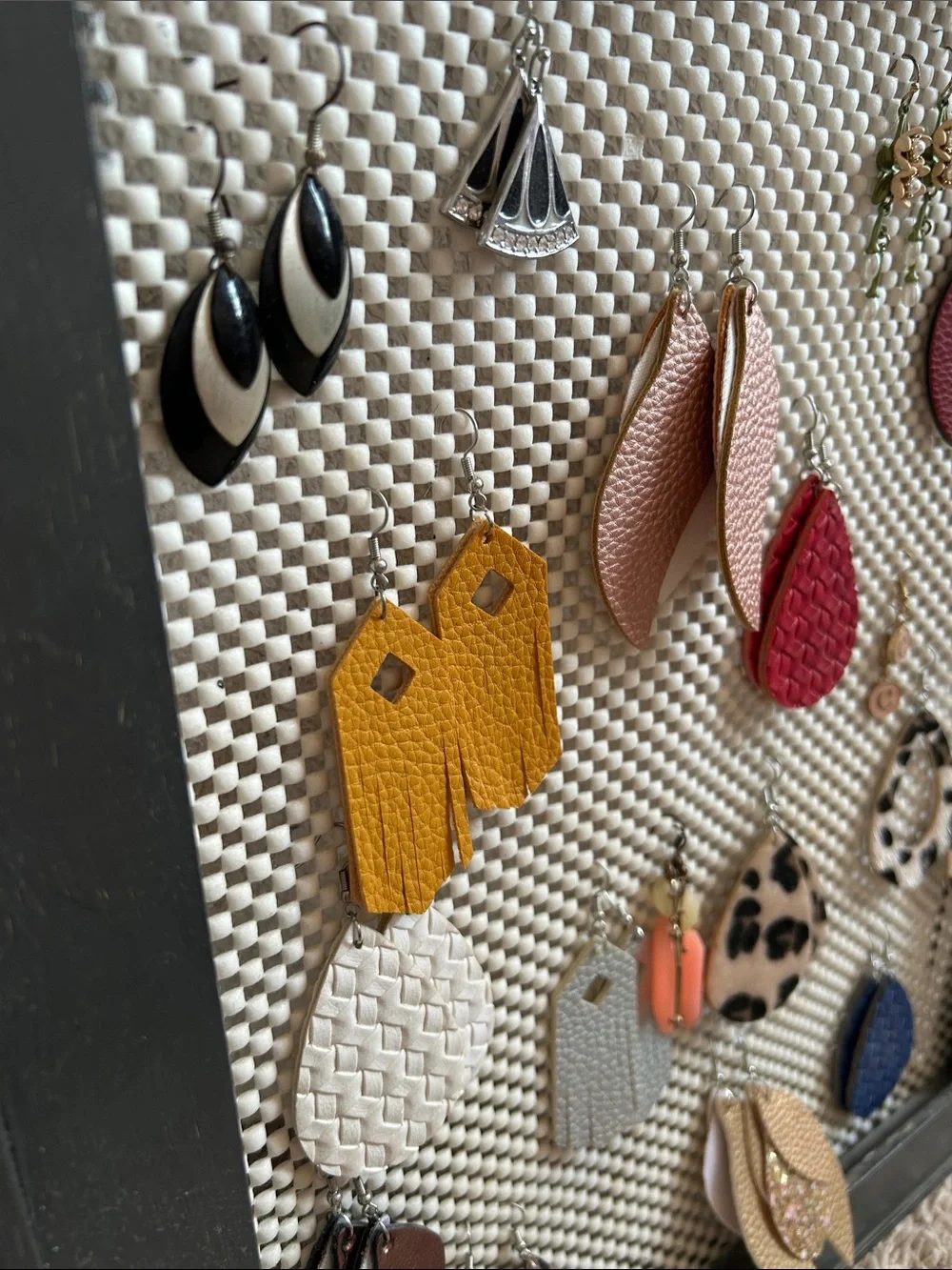 N/A earring holder